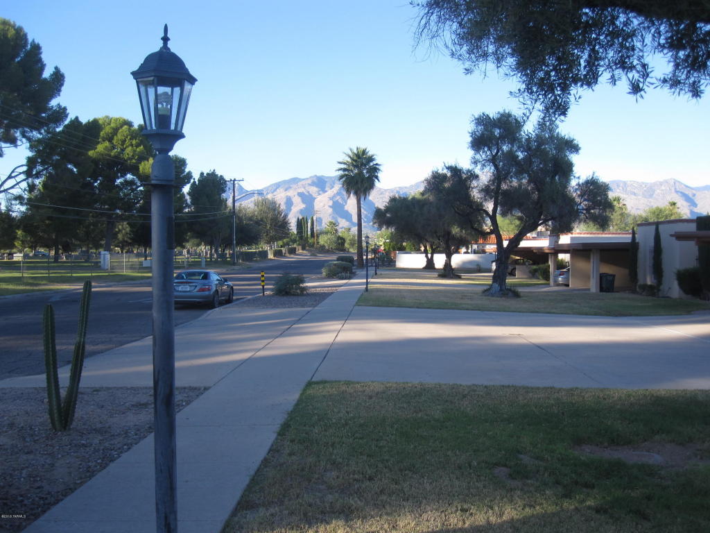 2432 N Sahuara Av, Tucson, AZ 85712