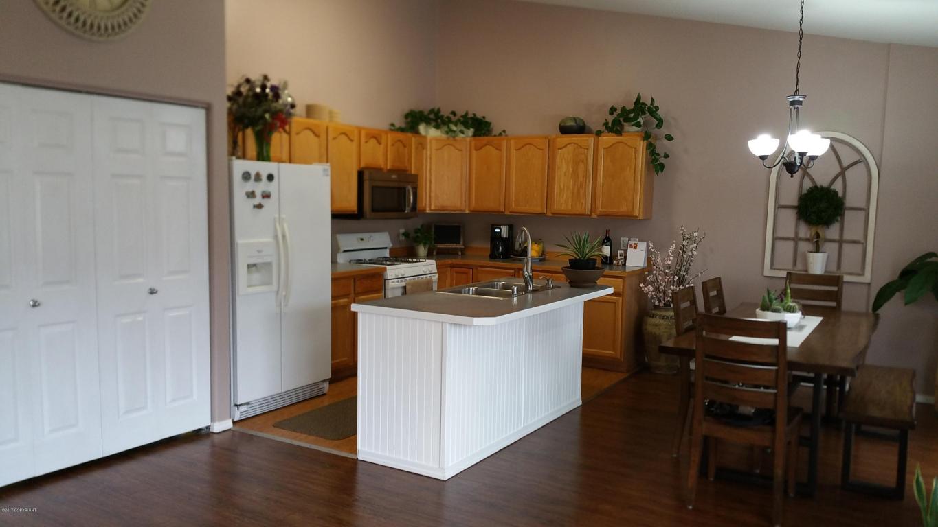 1704 Stratford Ct