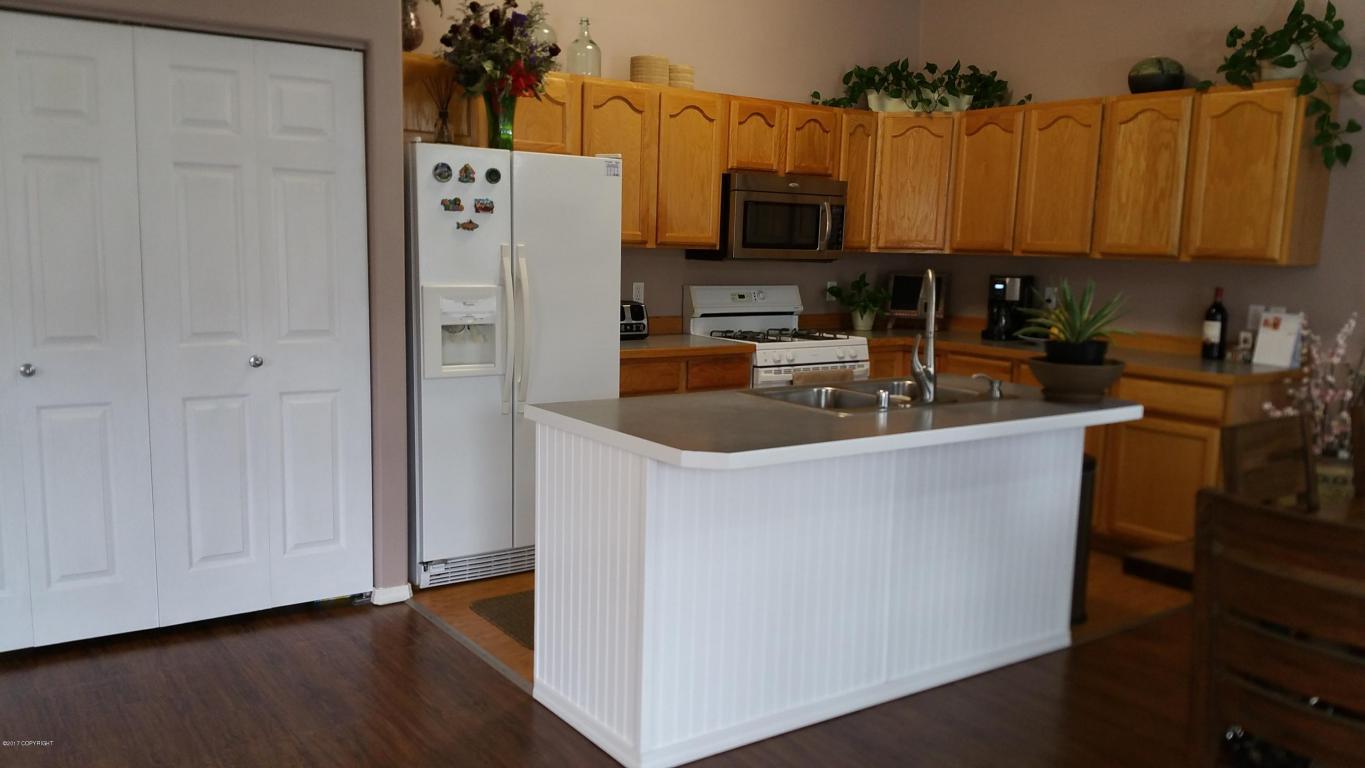 1704 Stratford Ct