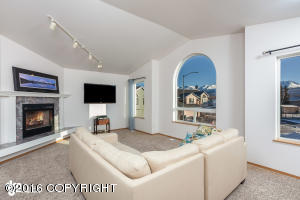 For Sale: 7810 Crescent Hill Cir Anchorage, AK 99507