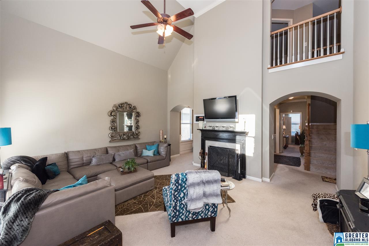 1327 Mountain Ln