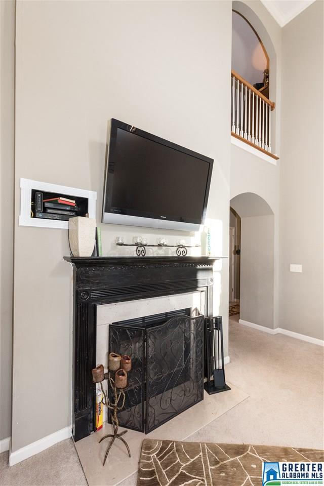 1327 Mountain Ln