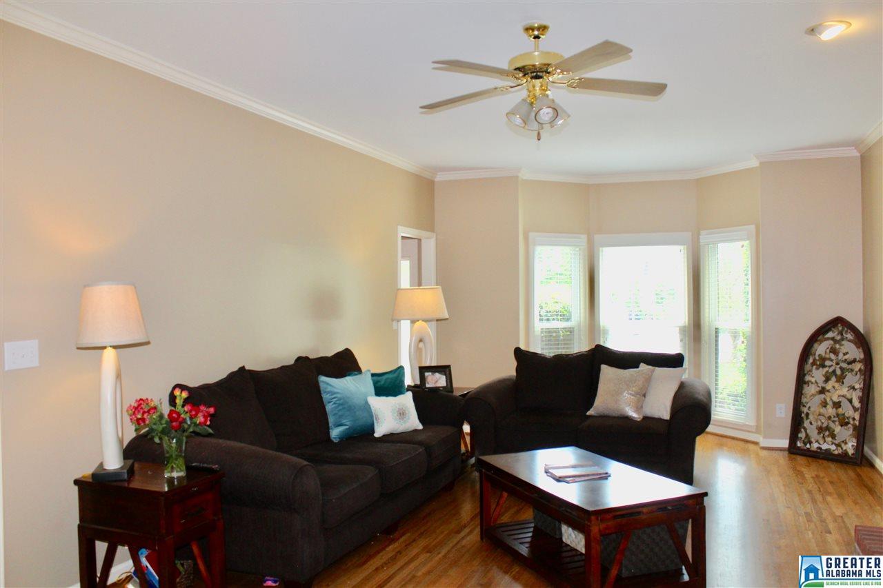 2074 Crosscrest Dr