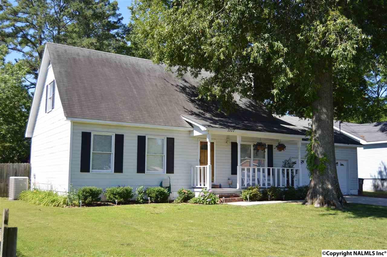 For Sale: 1107 Edgewood St Decatur, AL 35601