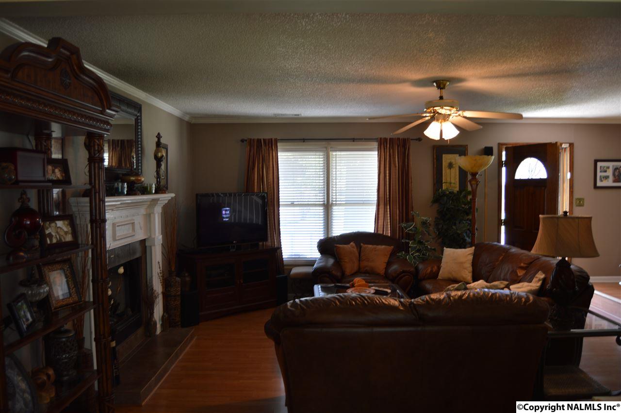 For Sale: 1107 Edgewood St Decatur, AL 35601