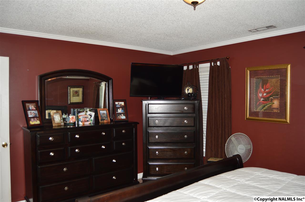 For Sale: 1107 Edgewood St Decatur, AL 35601