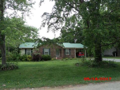 303 Salem Dr NE