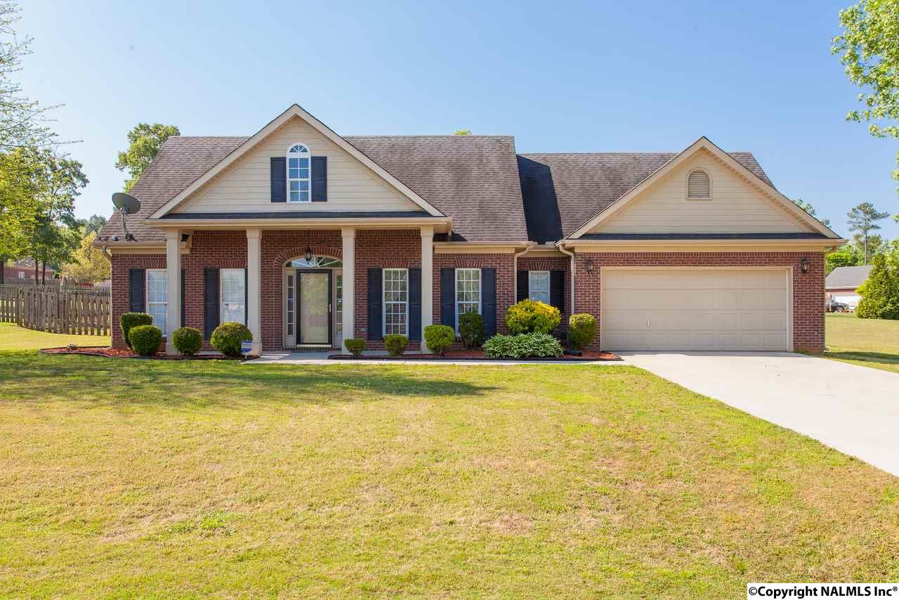 220 Duck Creek Dr, New Market AL 35761