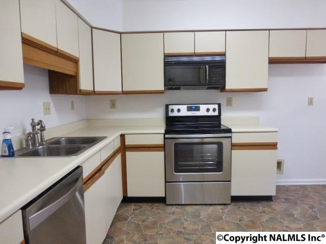 114 Valley Way Cir SE