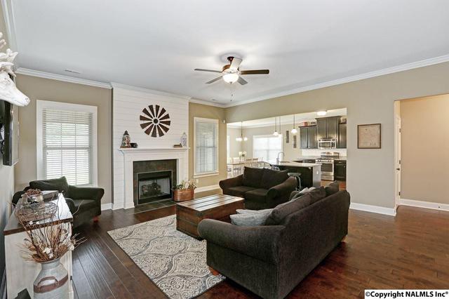 103 Eden Ln