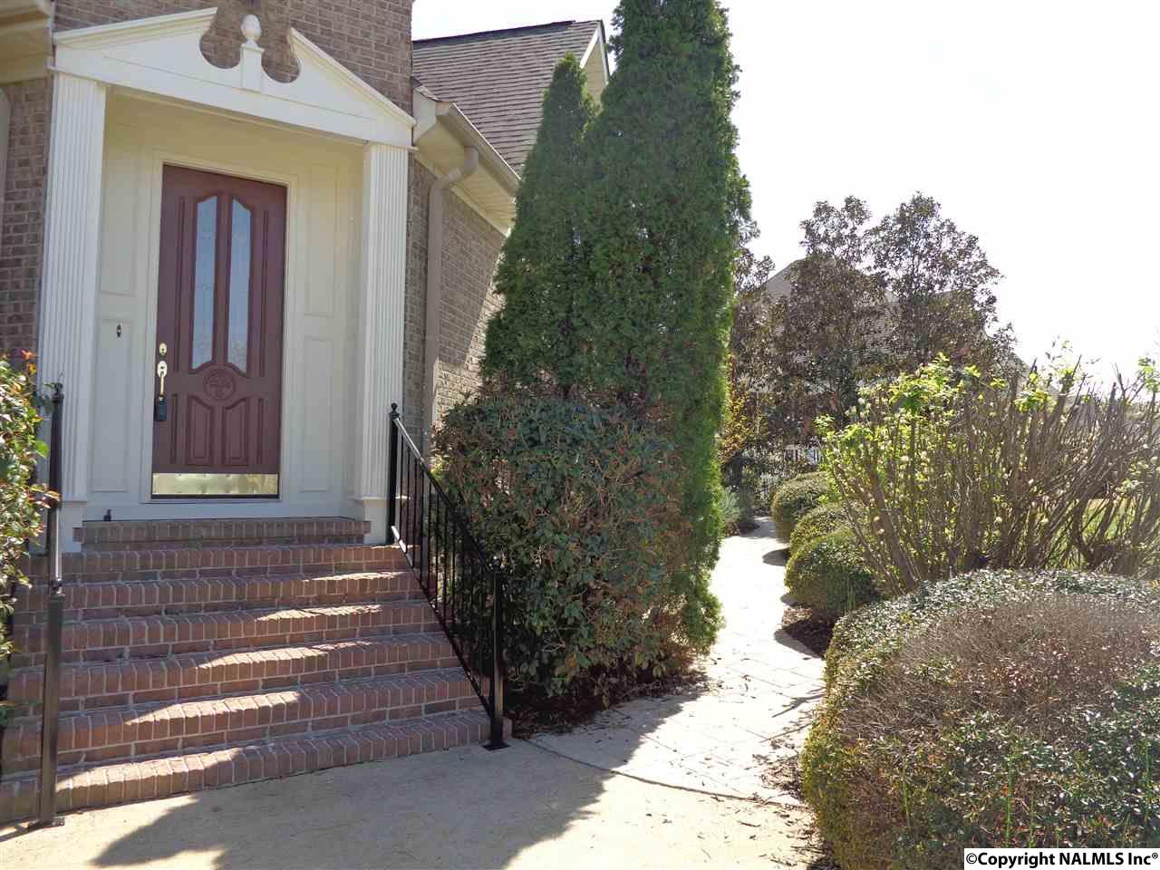 802 Ivy Trl