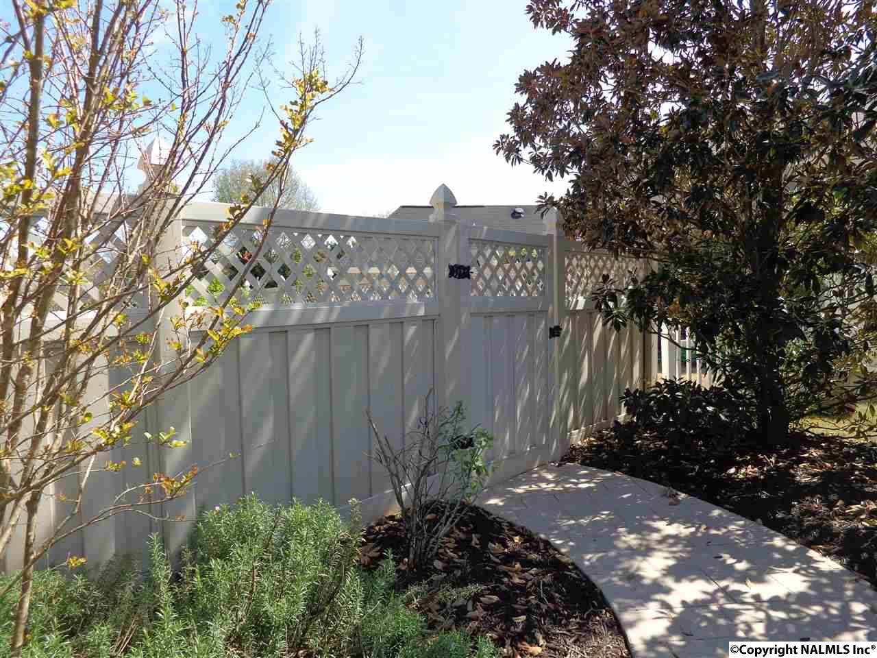 802 Ivy Trl