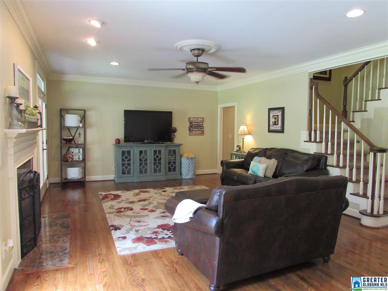 306 Oak Leaf Ln