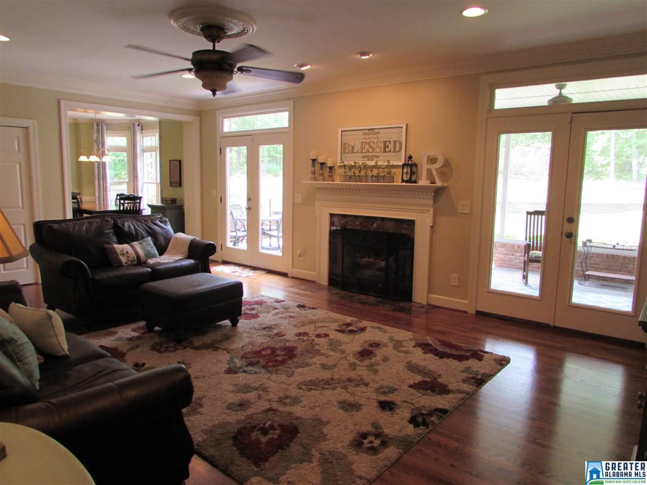 306 Oak Leaf Ln