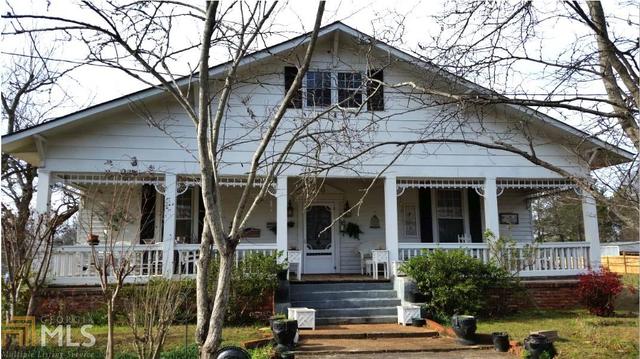 1011 Rosewood Dr