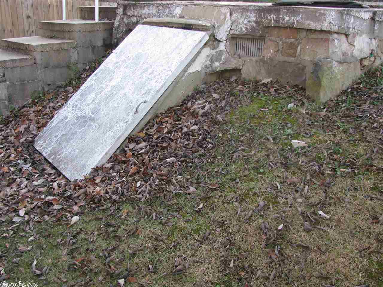 33 W Main St