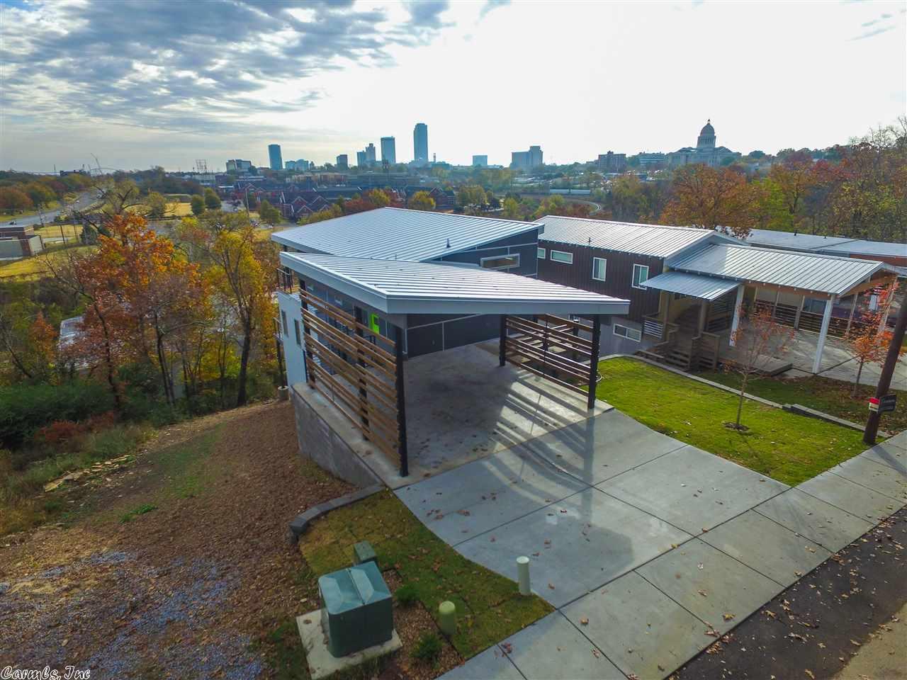 319 N Summit St