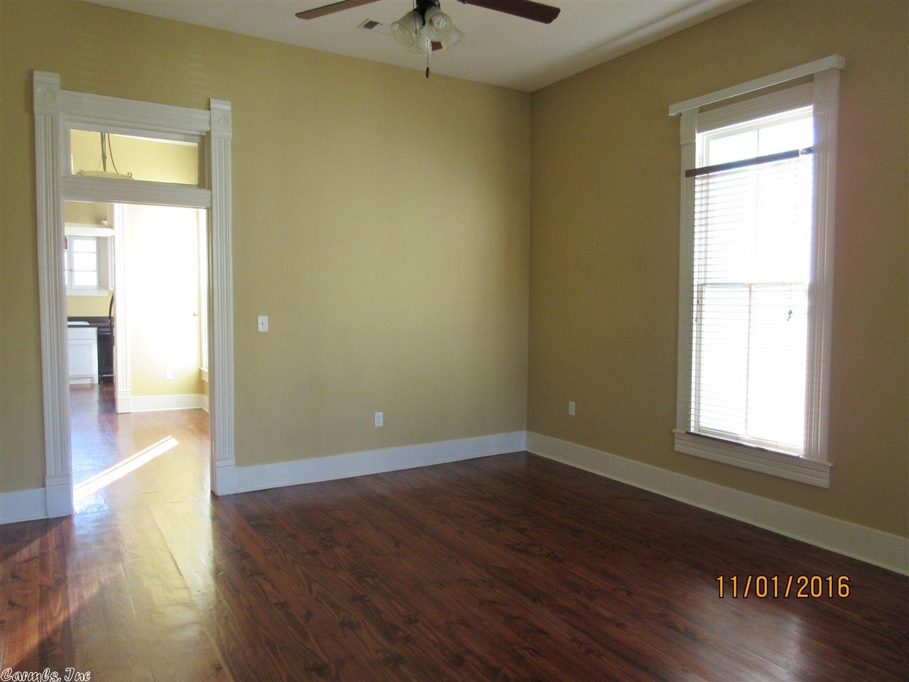 1605 S Scott