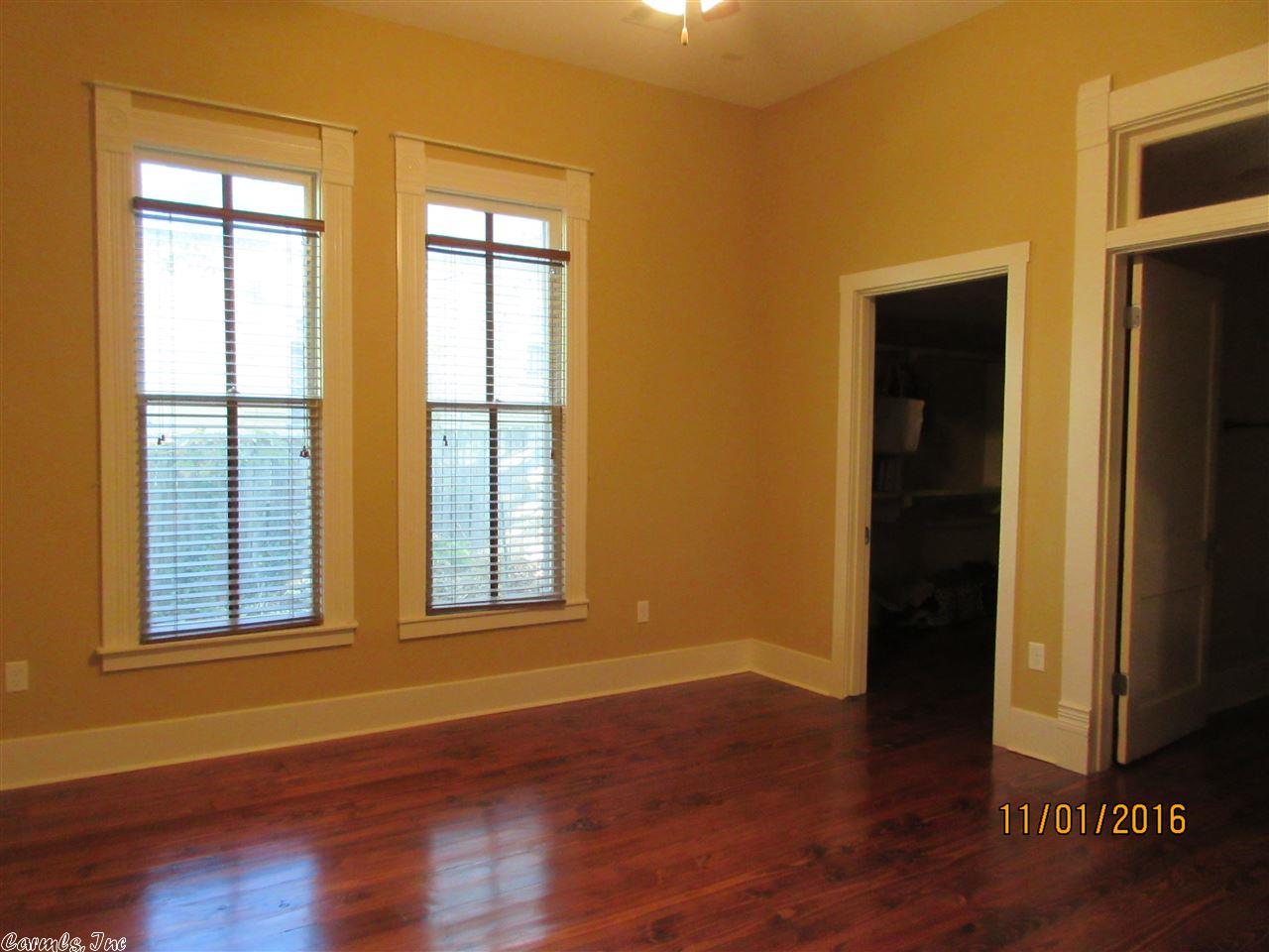 1605 S Scott