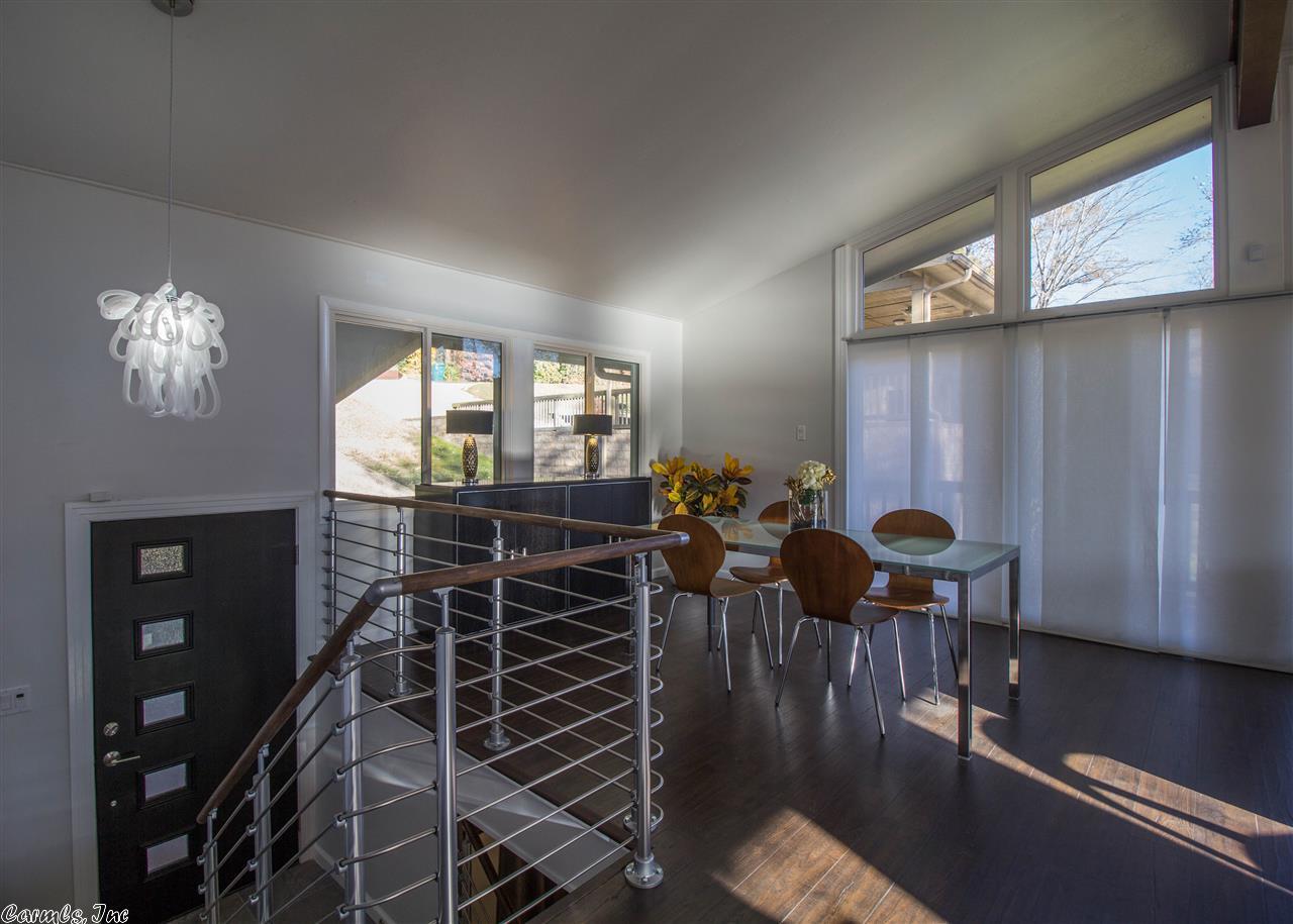 17 Vista Dr