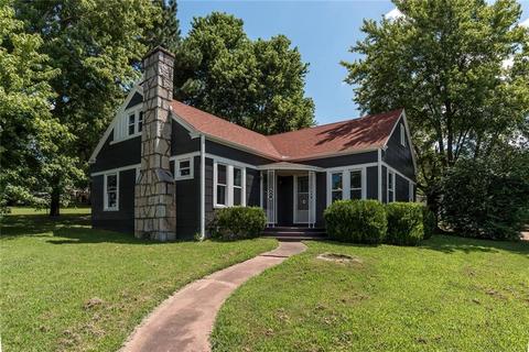 217 NW A St
