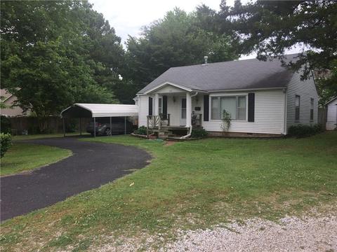400 Dickson St