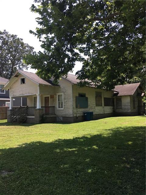 400 Dickson St