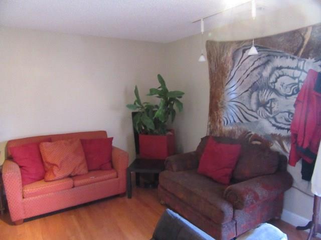 2108 Apt 3 Garland Ave