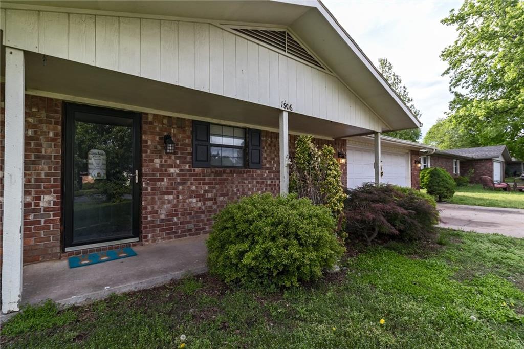 3910 W Locust St