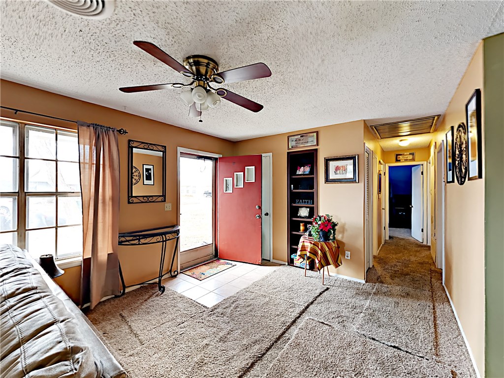 1305 W Acorn Dr