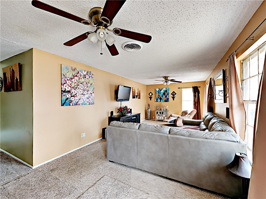 1305 W Acorn Dr