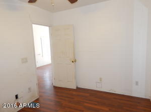 1909 W Holly St