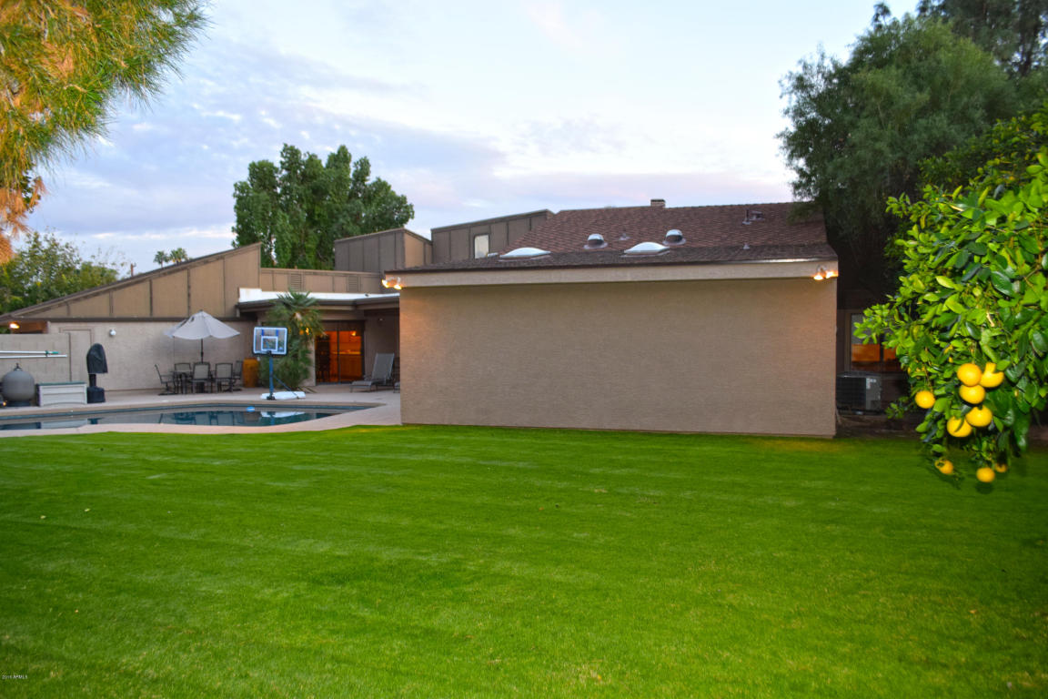1736 W Laurie Ln
