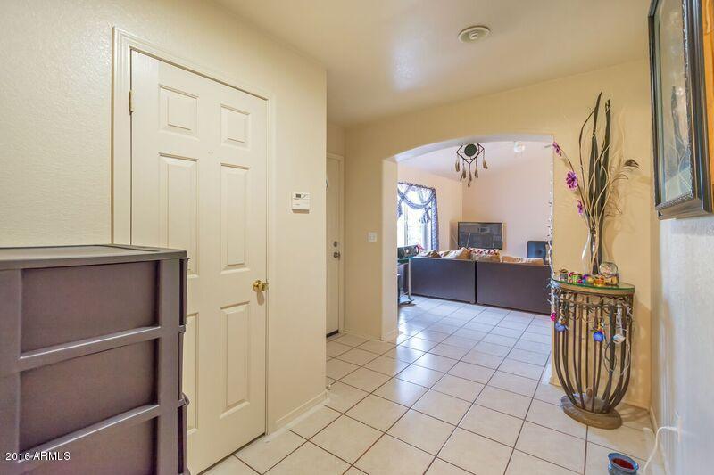 2713 E Mobile Ln