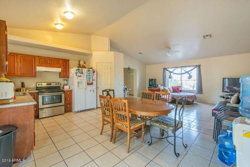 2713 E Mobile Ln