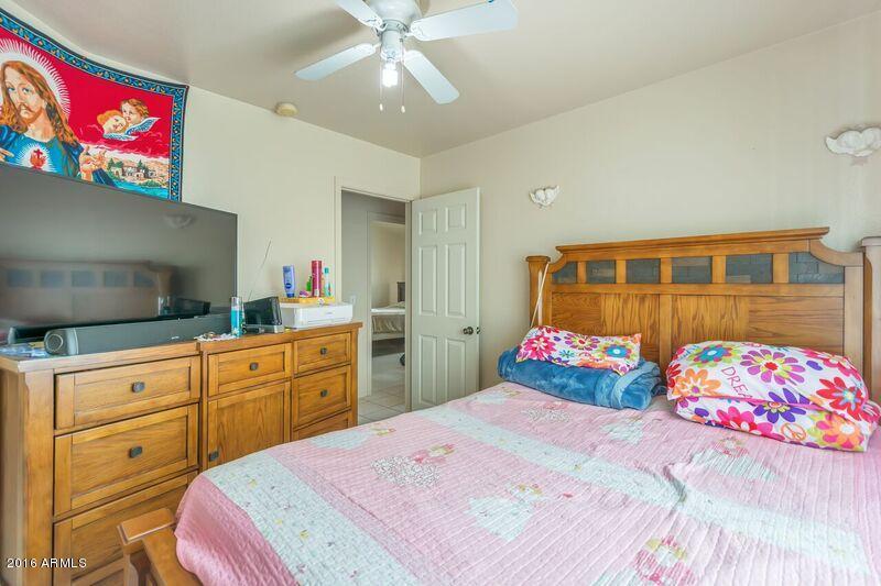 2713 E Mobile Ln