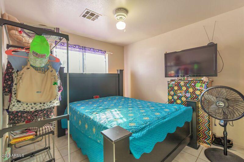 2713 E Mobile Ln