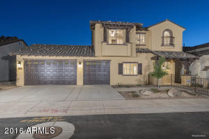 For Sale: 8518 S 8th Ln Phoenix, AZ 85041