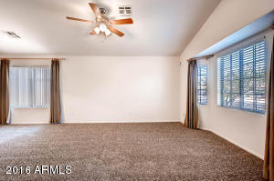 For Sale: 1635 E Desert Ln Phoenix, AZ 85042