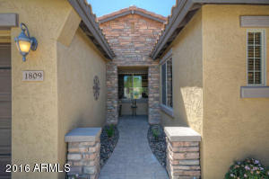 1809 W Horsetail Trl