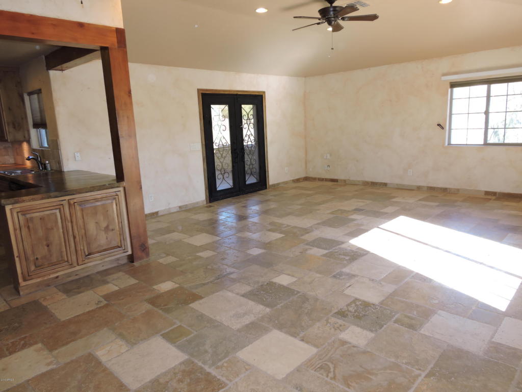 802 E Desert Hills Dr
