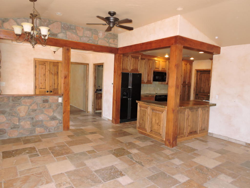 802 E Desert Hills Dr