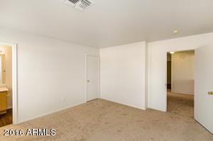 639 W Mirage Loop