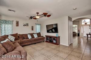 658 E Jeanne Ln