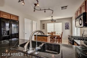 658 E Jeanne Ln