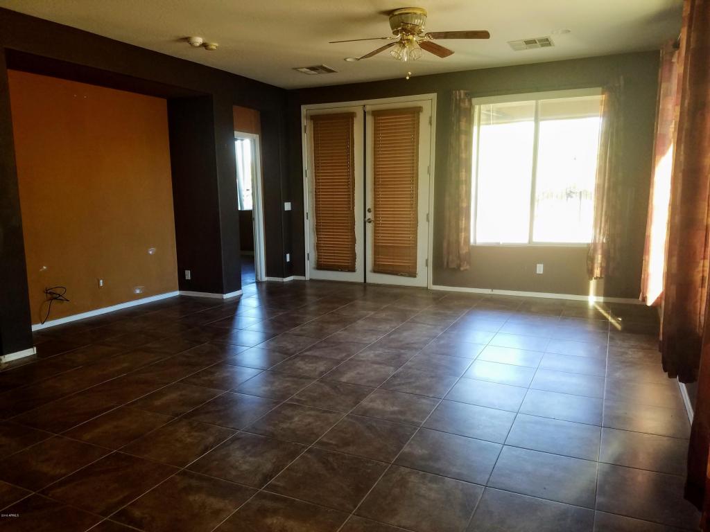 2516 E Fiesta Dr