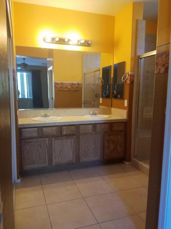 2516 E Fiesta Dr