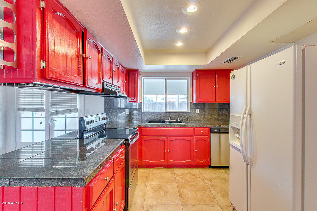 2718 S Rogers --
