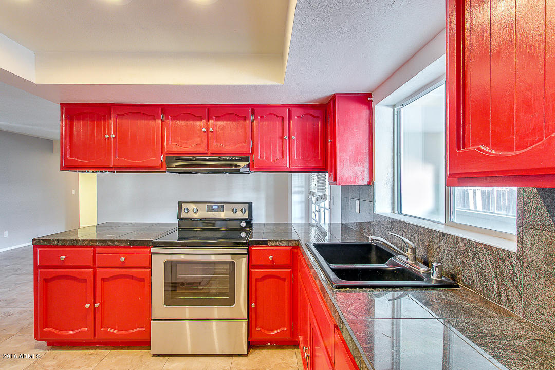 2718 S Rogers --