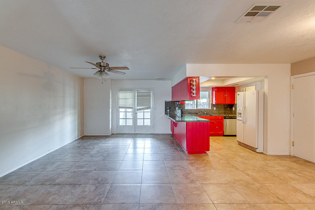 2718 S Rogers --